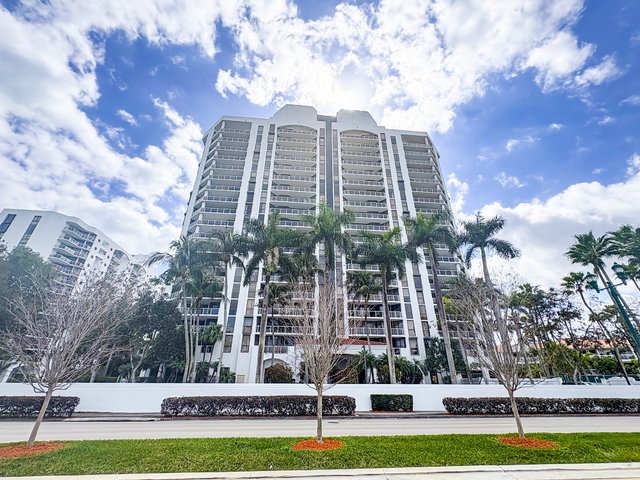 Harbor Towers  photo 3